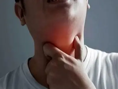 علائم سرطان حنجره؛ آیا گرفتگی صدا زنگ خطر است؟