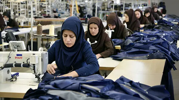 تجلیل وزیر تعاون کار و رفاه اجتماعی از «پوشاک زاگرس» به عنوان تعاونی برتر ملی