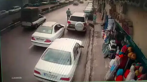 فیلم راحت ترین سرقت گوشی موبایل در آمل + تصویر