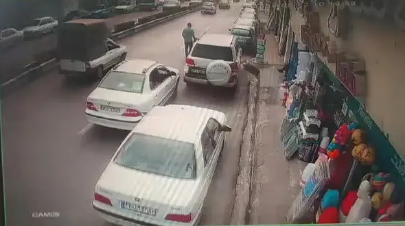 فیلم راحت ترین سرقت گوشی موبایل در آمل + تصویر