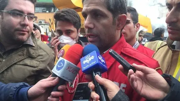 سخنگوی آتش نشانی: باید حقیقت را بگویم شانس نجات گرفتار شده ها کم است / زنده کسی خارج نشده است+عکس و فیلم
