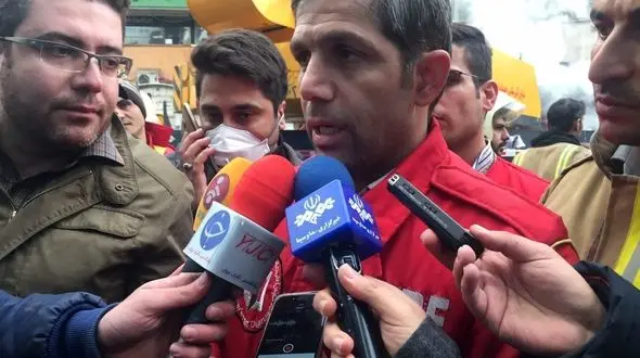 سخنگوی آتش نشانی: باید حقیقت را بگویم شانس نجات گرفتار شده ها کم است / زنده کسی خارج نشده است+عکس و فیلم