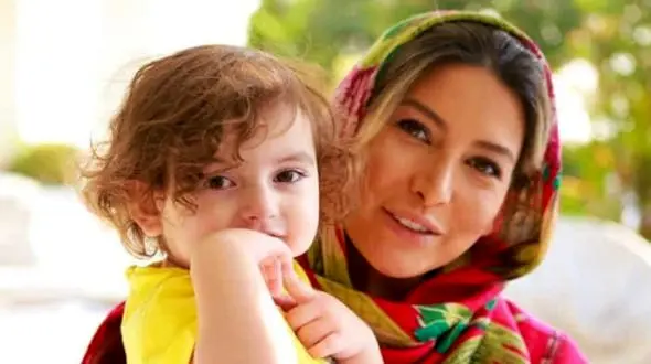 فیلم / فریبا نادری: بچم رو کانادا بدنیا آوردم /  پدرش اقامت کانادا داره ! / خیلی ها اینکار رو کردن من چون بازیگرم ...خواستم بچم  فرصت ....