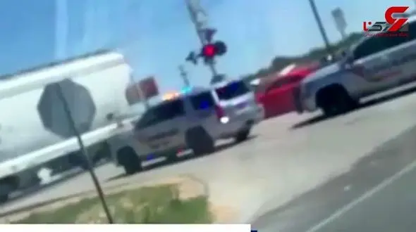 تصادف هولناک قطار با خودروی ماموران پلیس+ فیلم