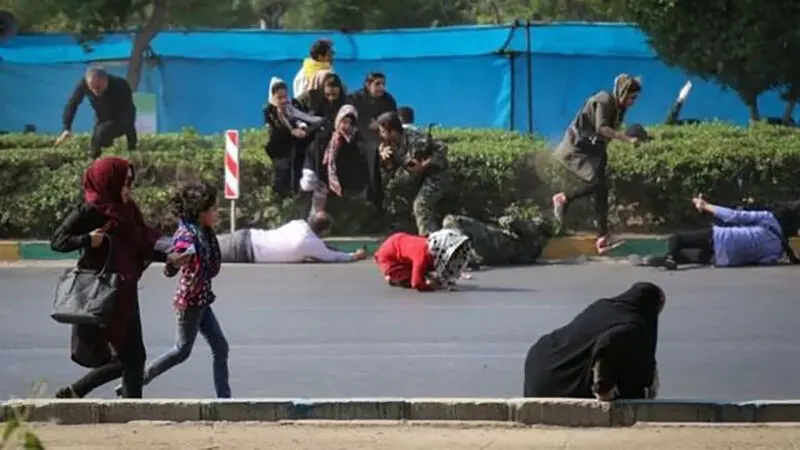 حکم اعدام حبیب فرج‌الله چعب، ملقب به « حبیب اسیود » سرکرده گروهک تروریستی حرکة النضال و طراح اصلی حمله تروریستی به رژه نیروهای مسلح در سال ۱۳۹۷ که منجر به شهادت و زخمی شدن تعداد زیادی از شهروندان شد، صبح امروز -شنبه ۱۶ اردیبهشت- به اجرا درآمد.