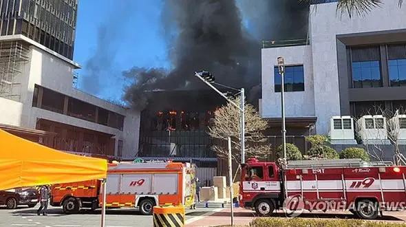 فاجعه در پروژه ساخت‌وساز / شعله‌های آتش کارگران را به کام مرگ کشید! + تصاویر