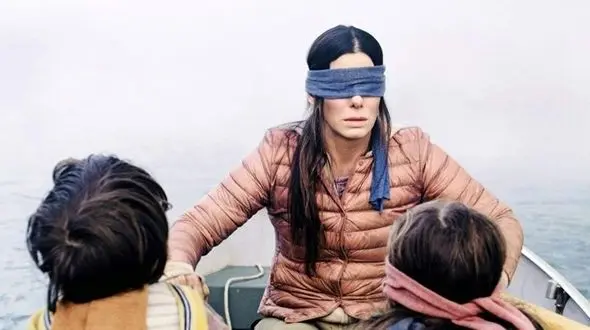 رابطه چشمان بسته خانم بازیگر و خودکشی انسان‌ها 