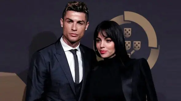 نامزد رونالدو ملکه زیبایی عربستان شد ! / این لباس زیبا غوغا کرد + فیلم 