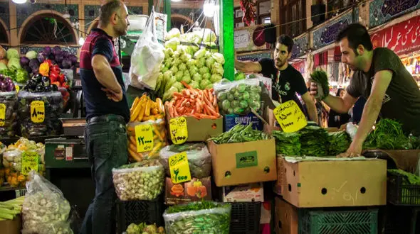 قیمت میوه تا کیلویی 320 هزار تومان / گرانی میوه در بازار کساد تابستانه!