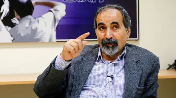 سخنگوی دولت مشکل سیب زمینی را حل کند و مرغ را سر جایش بنشاند که از سفره های مردم پرواز نکند