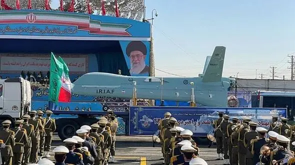 پهپادهای جدید در مراسم روز ارتش به نمایش درآمد + عکس