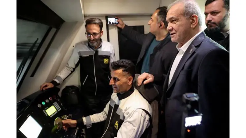 حضور رئیس‌جمهور پزشکیان در راهپیمایی پرشکوه ۲۲ بهمن