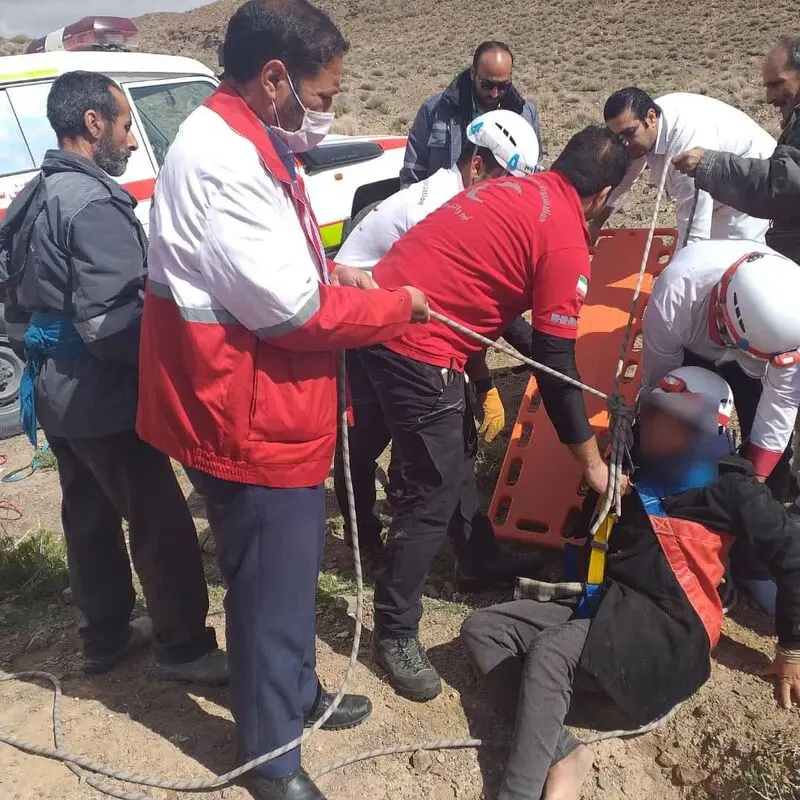 نجات زن باردار سقوط کرده در چاه توسط نجاتگران خراسان جنوبی