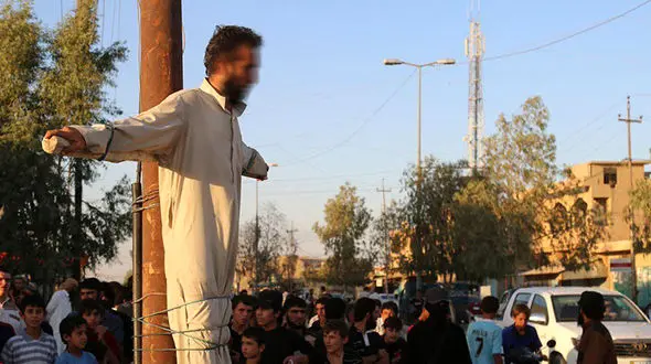 داعش در عراق 4 نفر را به صلیب کشید+تصاویر(+16) 