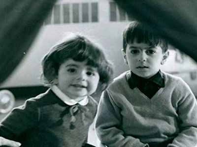 سفر به ایام قدیم سال۱۳۴۶ / رضا و فرحناز پهلوی درحال خوردن غذا  در قطار سوئیس !