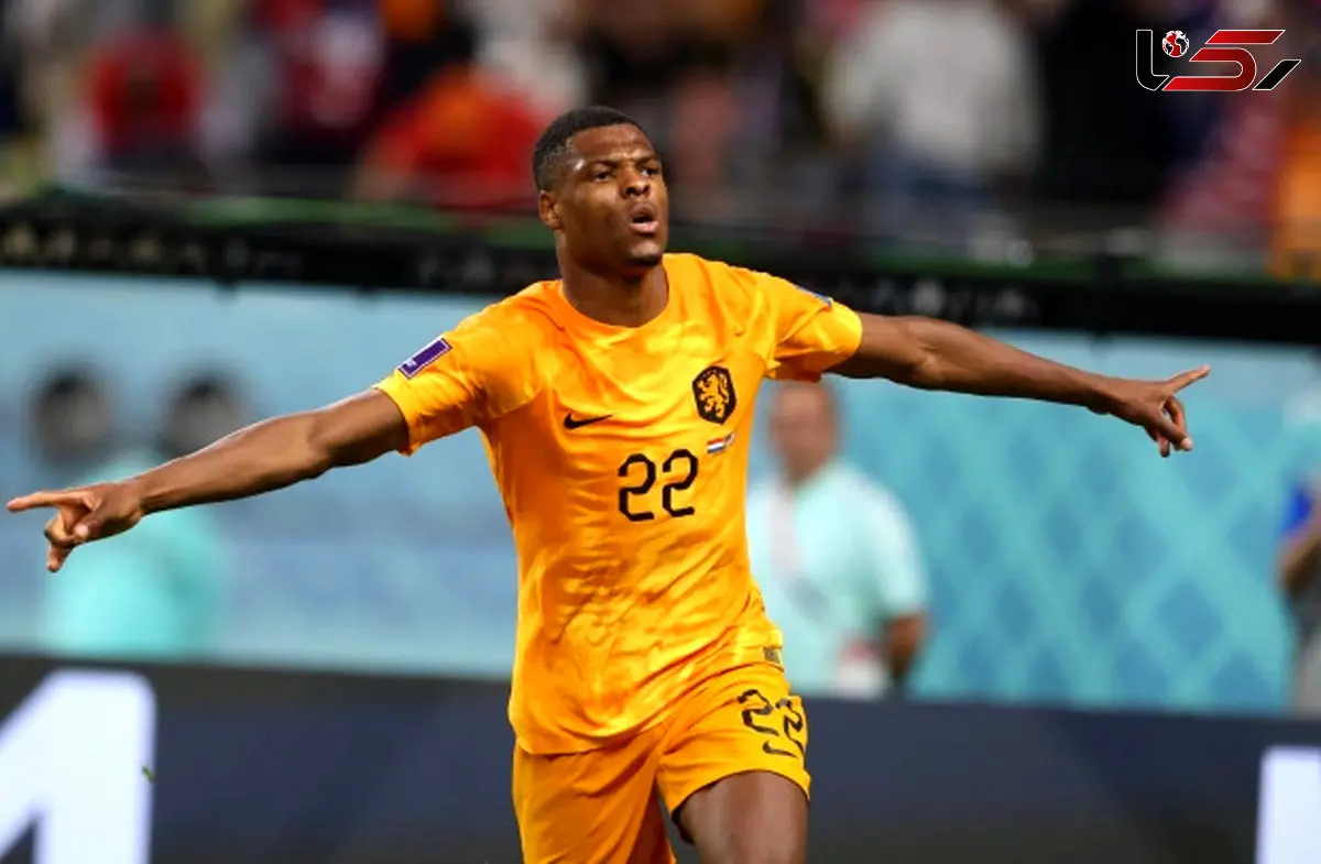 بوسه جنجالی روی گونه بازیکن تیم ملی هلند حاشیه ساز شد +عکس