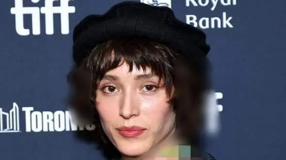 فوتوشات های جدید فرشته حسینی در خیابان های تورنتو با استایل ماتریکسی و خیره کننده! +عکس