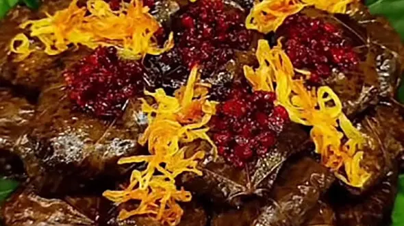 دقیق ترین دستور دلمه برگ با یه سس ملس و خوشمزه + فیلم