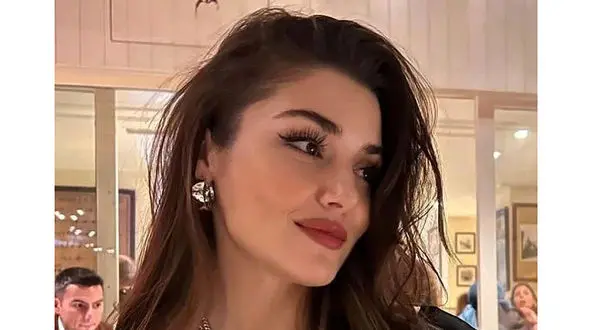 سبک دکوراسیون مجلل و لاکچری خانه هانده ارچل با چیدمان کریسمسی +عکس