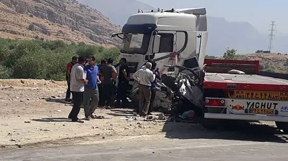 حادثه ای مرگبار در ساری / تصادف تریلی و کامیون با 2 کشته