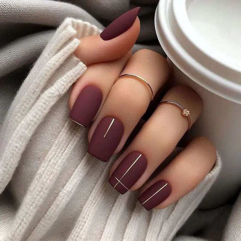 بهترین دیزاین ناخن مینیمال قهوه  ای 