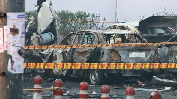 Deadly Blast Rocks Red Fort Area in New Delhi: Police Launch Anti-Terror Investigation + Video