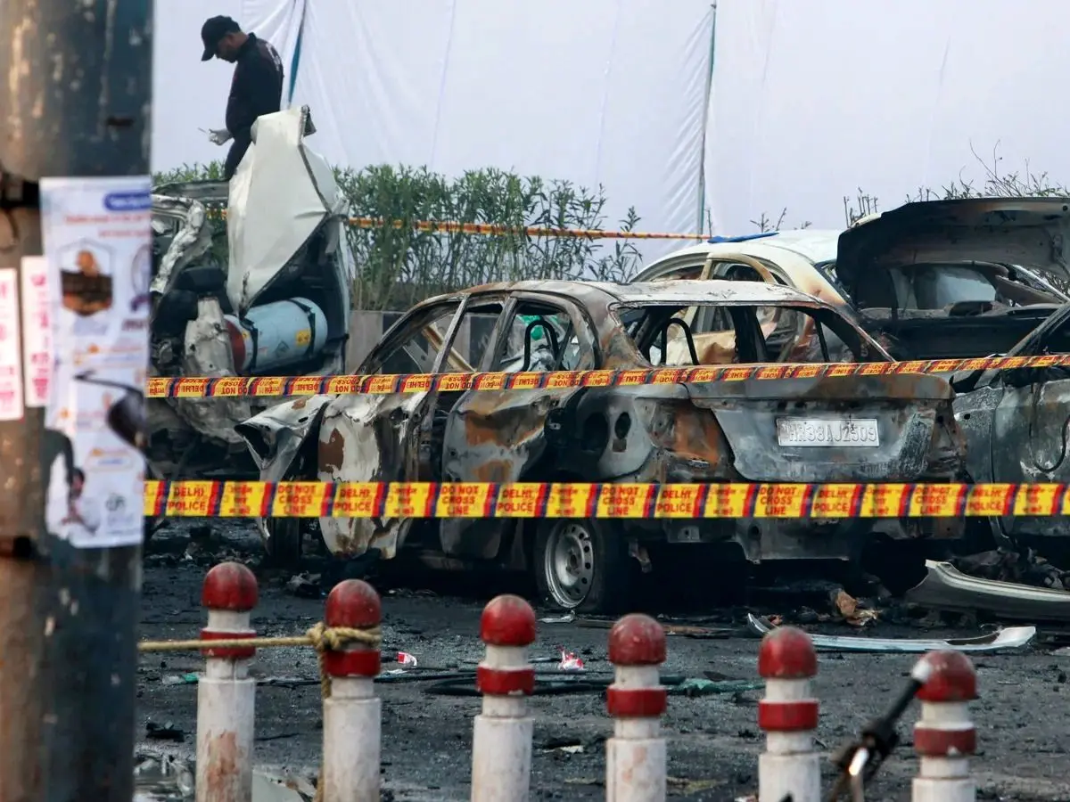 Deadly Blast Rocks Red Fort Area in New Delhi: Police Launch Anti-Terror Investigation + Video