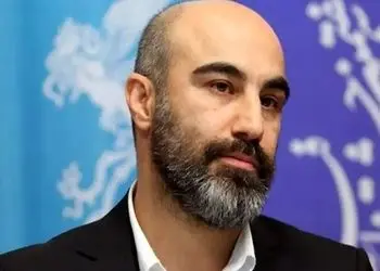 سفر در زمان؛ «محسن تنابنده» در 6 سالگی و در کنار پدرش؛ سال 1360