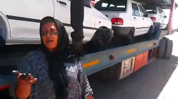 شیرزن جاده ها را می شناسید؟ / جبر زمانه این زن قمی را راننده تریلی کرد + فیلم 