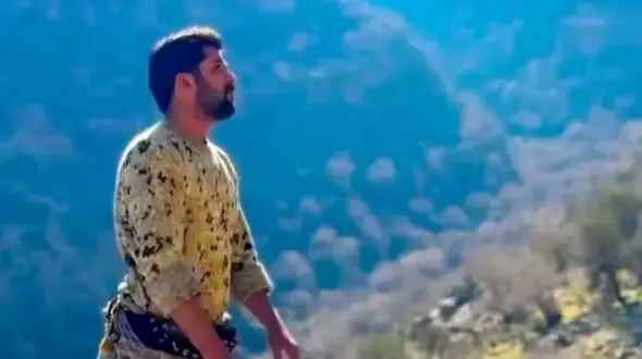 آواز باشکو و محلی سرباز خوش قد و بالای وطن تو کوه / جوری لری خوند که رفیقاش بهش افتخار کردند