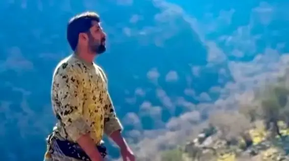 آواز باشکو و محلی سرباز خوش قد و بالای وطن تو کوه / جوری لری خوند که رفیقاش بهش افتخار کردند