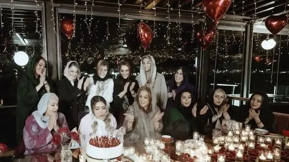 فیلم منتشر شده حضور بازیگران ایرانی در پارتی کشتی کروز در شب تولد ژاله درستکار / از نسرین مقانلو و  رابعه اسکویی تا افسانه چهره آزاد و حدیثه تهرانی حتی محمدرضا حیاتی 