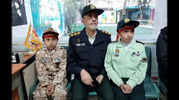 ماشین پلیس به جای سوار کردن متهم کار عجیبی کرد + عکس