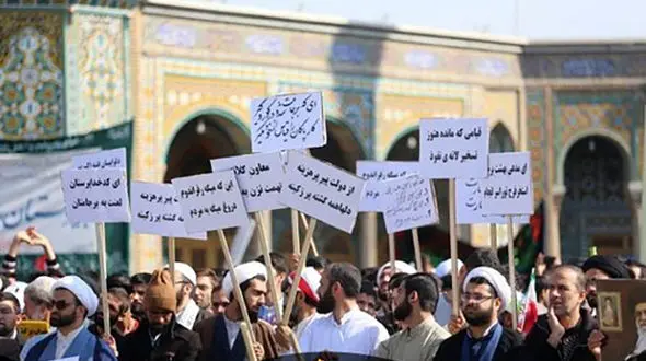 توهین به حسن روحانی  آزاد است؟/چند نکته خطاب به تهدیدکنندگان رئیس جمهور به «استخر فرح»