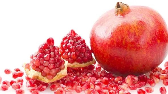 انار شب یلدا به وفور در بازار وجود دارد