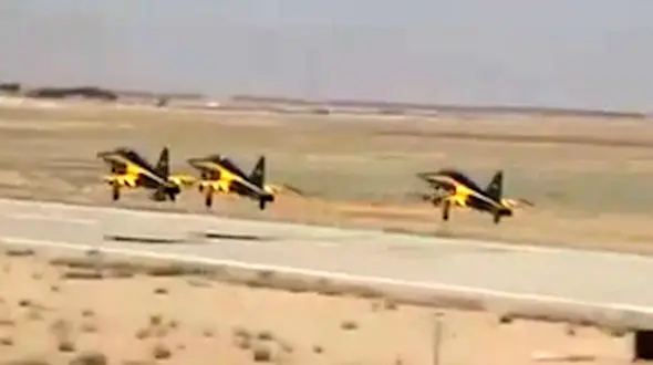 مانور جنگنده های کوثر در آسمان + فیلم 