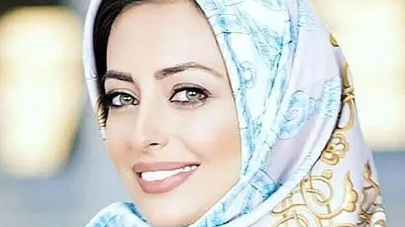 طبیعت گردی نفیسه روشن به همراه دوستانش