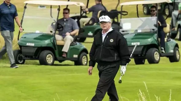 دونالد ترامپ در پی شیوع کرونا کارمندانش را اخراج کرد / رئیس جمهور آمریکا درخواست کمک کرد