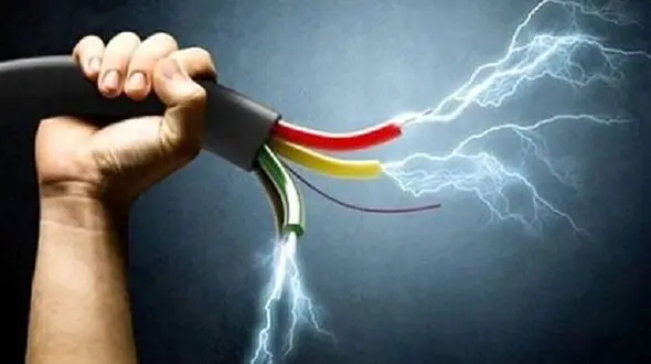 برق‌گرفتگی مامور اداره برق خمام