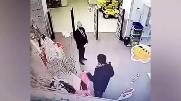 فیلم درگیری سارق خونسرد با نگهبان مغازه لباس بچه + عکس