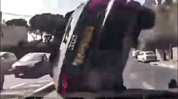 چپ کردن آئودی دستاورد لایی کشیدن در خیابان + فیلم