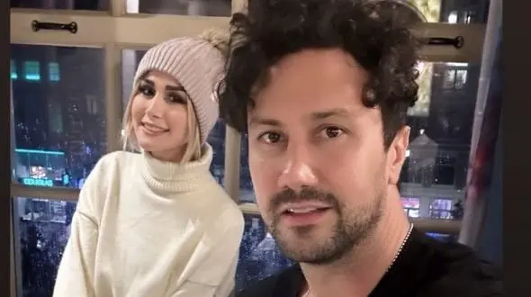 خونه تکونی هول هولکی اتاق نشیمن لاکچری سپیده بزمی پور همسر باسلیقه شاهرخ استخری/ خونه رو عین دسته گل کرده+عکس