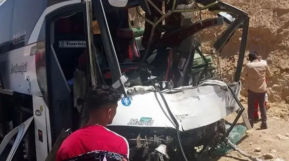 ۴ مصدوم در تصادف اتوبوس زائران پاکستانی در اهواز