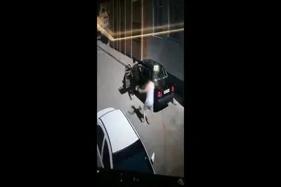 فیلم سرقت عجیب پراید در روز روشن / صاحب خودرو : «پابرهنه دنبال دزد دویدم اما حریفش نشدم »