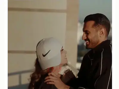 فیلم وایرال شده سعید کریمی بازیکن ملوان و همسرش که باورکردنی نیست .../ اینجا ایرانه واقعا ...اینجا از خارج هم خارج تره ... / فیلم عروسیه مدل فوتبالی تو ورزشگاهه یا تبلیغ برند ....