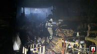 مهار آتش در کارگاه مبل سازی + عکس