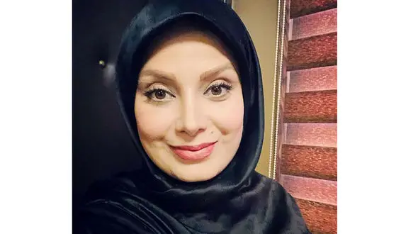 از هرجا که صبا راد لباس مجلسیشو خریده لباس نخرید که واویلاست / پاشنه بلندن یا نردبون