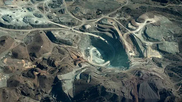 ایالات متحده به مواد معدنی حیاتی نیاز دارد/ شبه‌نظامیانی با سلاح‌های آمریکایی در مقابل آنها صف کشیده اند