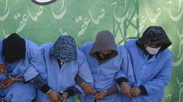 انهدام باند دزدان موتور سیکلت در تهران / آنها در حال اوراق کردن موتورها بودند 