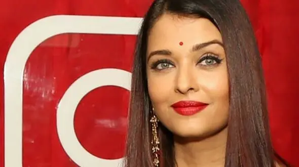 خانه لاکچری آیشواریا رای در دُبی؛ ویلایی با ورودی مجلل، سینمای خانگی و طراحی چشم‌نواز